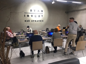 Staninvest Galerija za en dan postala računalniška učilnica